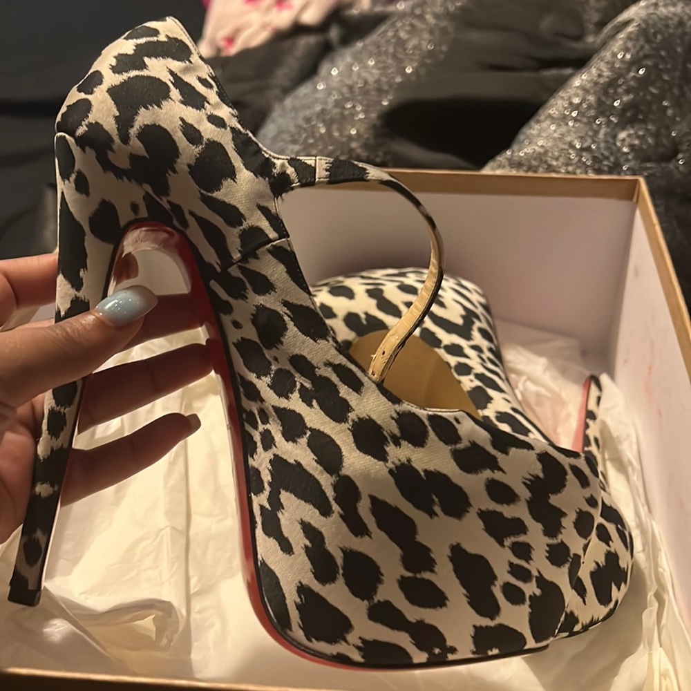 Authentic lady daf Christian louboutins